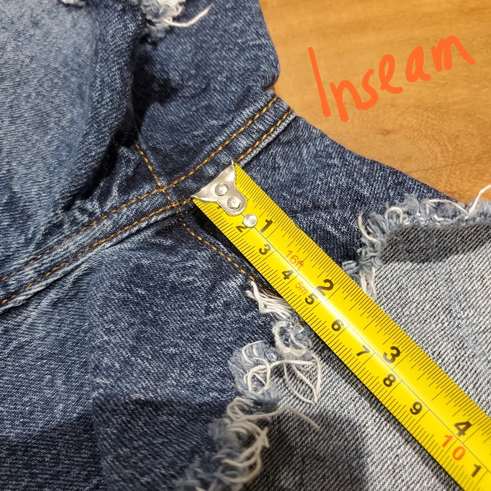 LEVIS (ARITZIA) 501 High Rise Denim Shorts Cut Offs - Picture 9 of 15